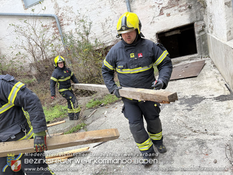 20251122_1. ZUG der 2. KHD Bereitschaft uebt am Gelaende des Tritolwerk  Foto: S5 Stefan Schneider BFKDO BADEN