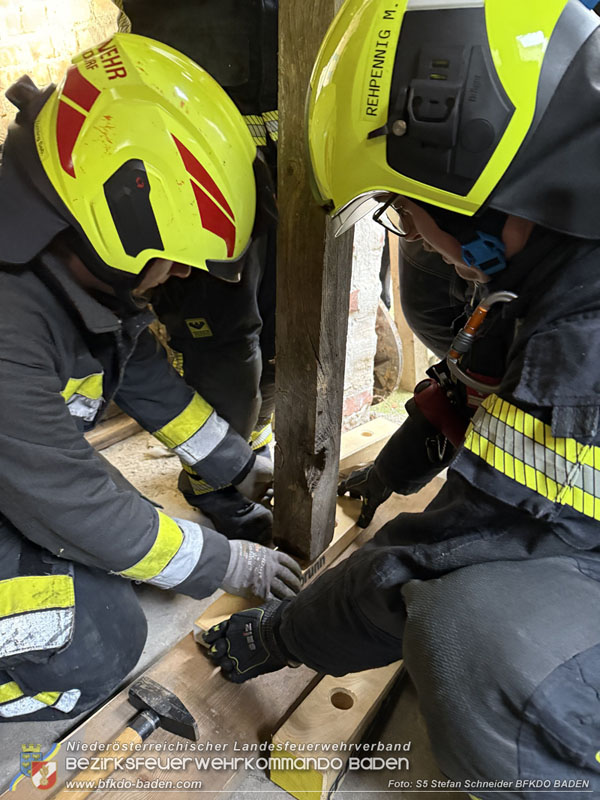 20251122_1. ZUG der 2. KHD Bereitschaft uebt am Gelaende des Tritolwerk  Foto: S5 Stefan Schneider BFKDO BADEN