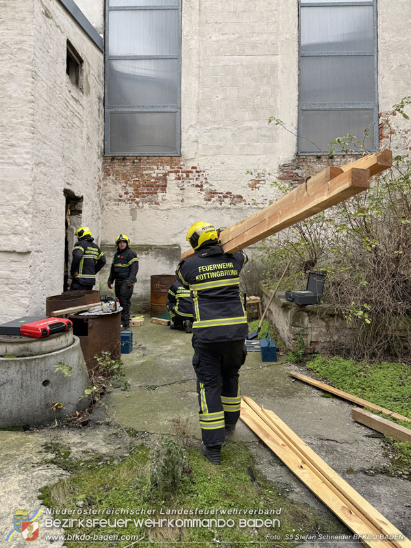 20251122_1. ZUG der 2. KHD Bereitschaft uebt am Gelaende des Tritolwerk  Foto: S5 Stefan Schneider BFKDO BADEN