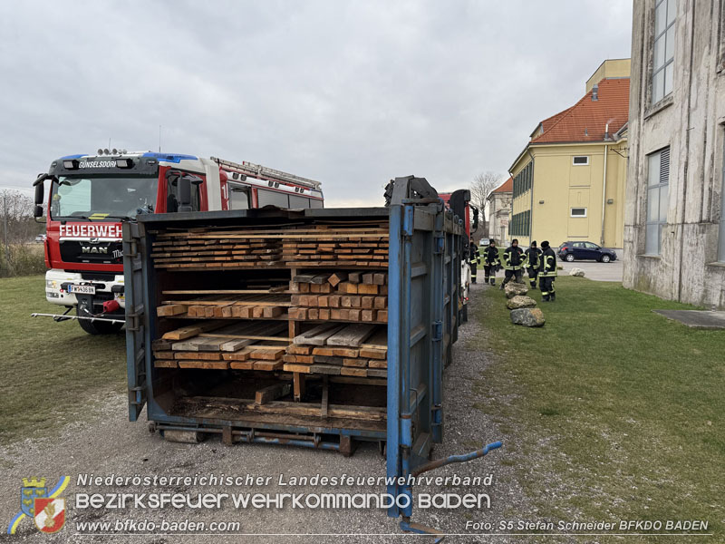 20251122_1. ZUG der 2. KHD Bereitschaft uebt am Gelaende des Tritolwerk  Foto: S5 Stefan Schneider BFKDO BADEN