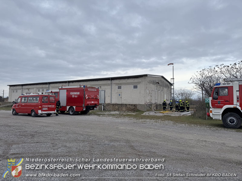 20251122_1. ZUG der 2. KHD Bereitschaft uebt am Gelaende des Tritolwerk  Foto: S5 Stefan Schneider BFKDO BADEN