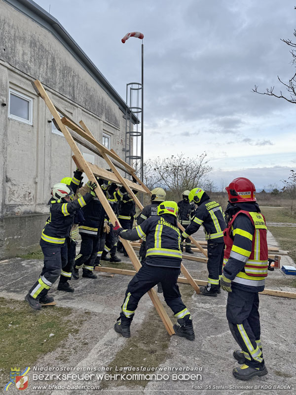 20251122_1. ZUG der 2. KHD Bereitschaft uebt am Gelaende des Tritolwerk  Foto: S5 Stefan Schneider BFKDO BADEN