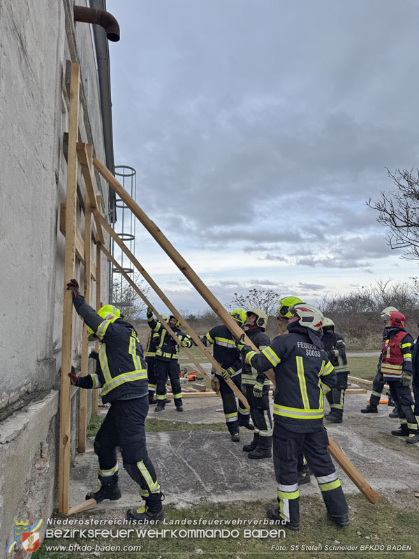 20251122_1. ZUG der 2. KHD Bereitschaft uebt am Gelaende des Tritolwerk  Foto: S5 Stefan Schneider BFKDO BADEN