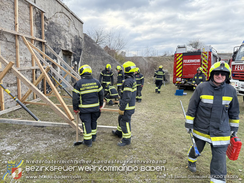 20251122_1. ZUG der 2. KHD Bereitschaft uebt am Gelaende des Tritolwerk  Foto: S5 Stefan Schneider BFKDO BADEN