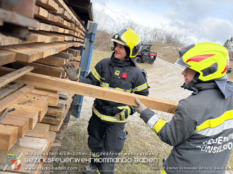 20251122_1. ZUG der 2. KHD Bereitschaft uebt am Gelaende des Tritolwerk  Foto: S5 Stefan Schneider BFKDO BADEN